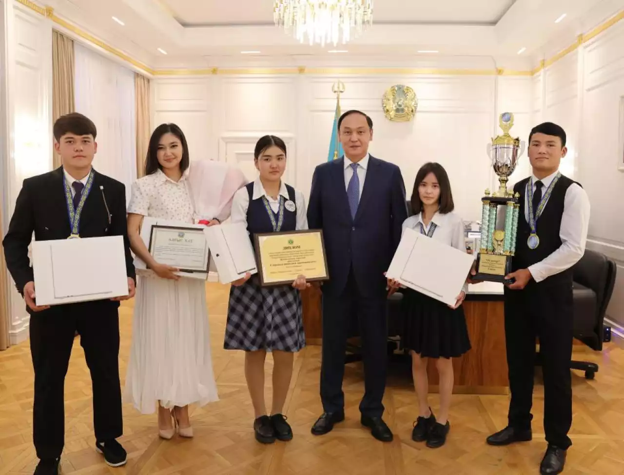 Зияткерлік ойынның жеңімпаздары марапатталды