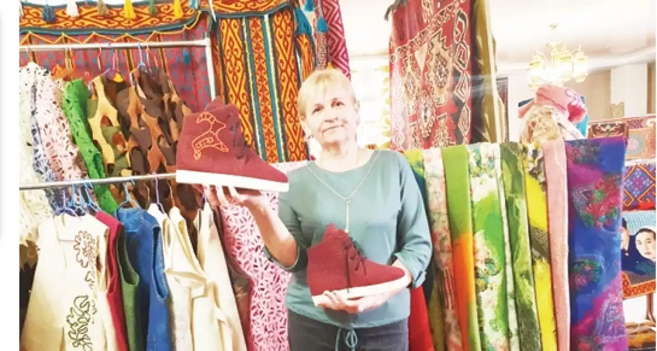 Киізден кәде жасаған Елена